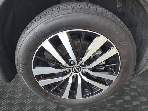 Used 2025 Nissan Pathfinder Platinum w/ Black Appearance Package FWD image 21