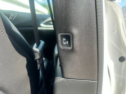 Used 2018 Chrysler Pacifica Touring-L w/ Advanced Safetytec Group FWD image 13