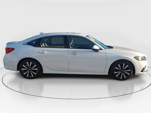 Used 2022 Honda Civic EX image 2