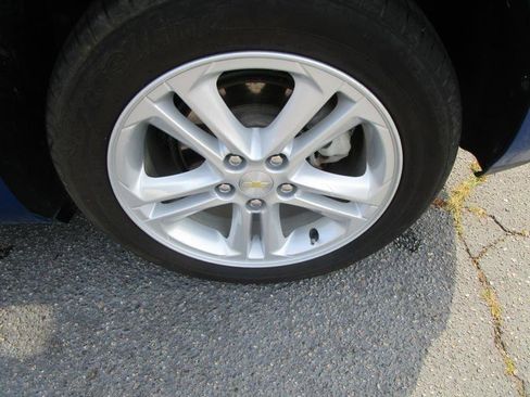 Used 2017 Chevrolet Cruze LT image 10