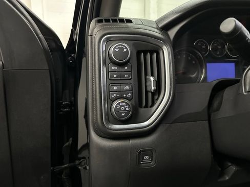 Used 2019 Chevrolet Silverado 1500 RST AWD/4WD image 32