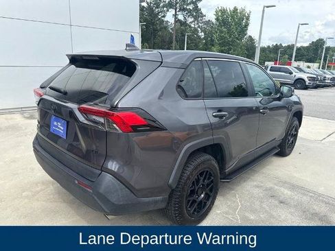 Used 2022 Toyota RAV4 LE FWD image 6