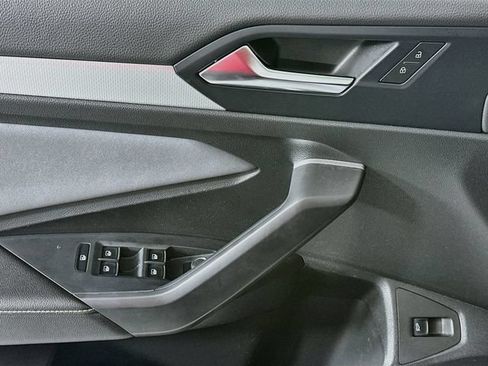Used 2025 Volkswagen Jetta SE FWD image 18