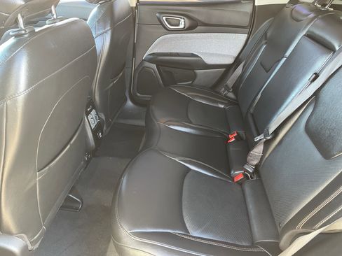 Used 2022 Jeep Compass Latitude image 16