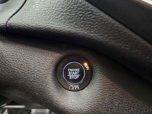 Used 2019 Jeep Cherokee Latitude Plus w/ Comfort/Convenience Group FWD image 21