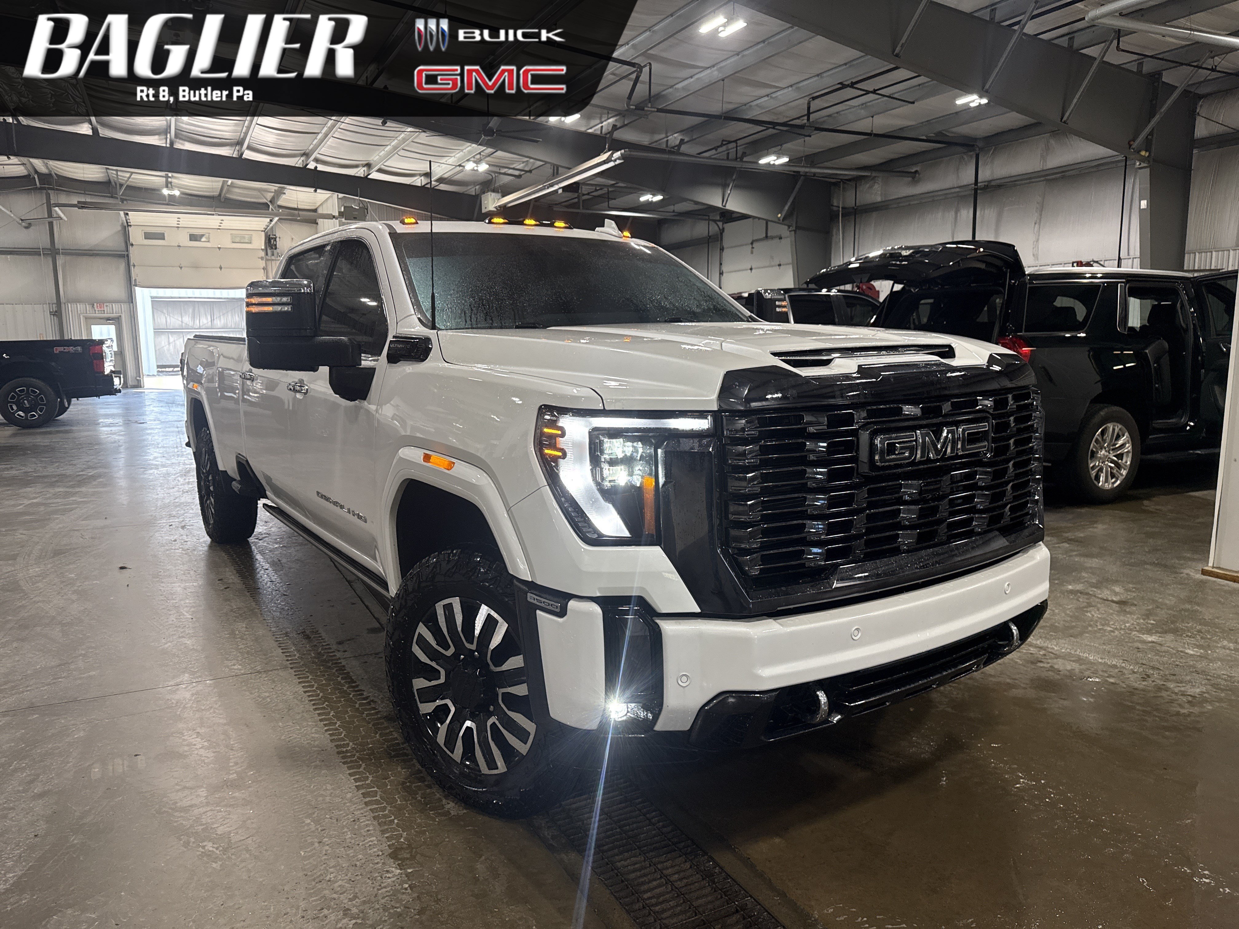 Used 2024 GMC Sierra 3500 Denali Ultimate AWD/4WD image 1