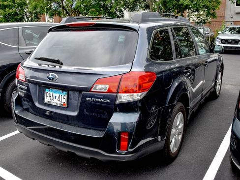 Used 2010 Subaru Outback 2.5i Premium AWD/4WD image 16