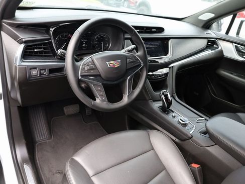Used 2025 Cadillac XT5 Premium Luxury image 17