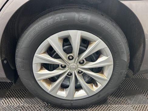 Used 2016 Toyota Camry LE image 30