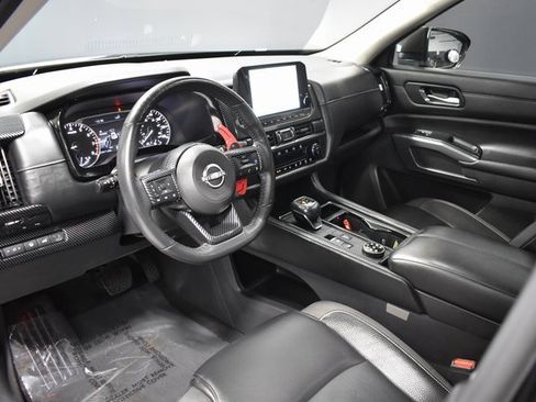 Used 2022 Nissan Pathfinder SL w/ Lighting Package (N92) image 4