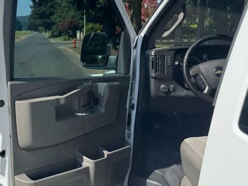 Used 2018 Chevrolet Express 2500 LS w/ Driver Convenience Package RWD image 12