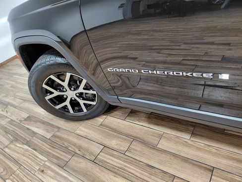 Used 2023 Jeep Grand Cherokee L Limited image 21