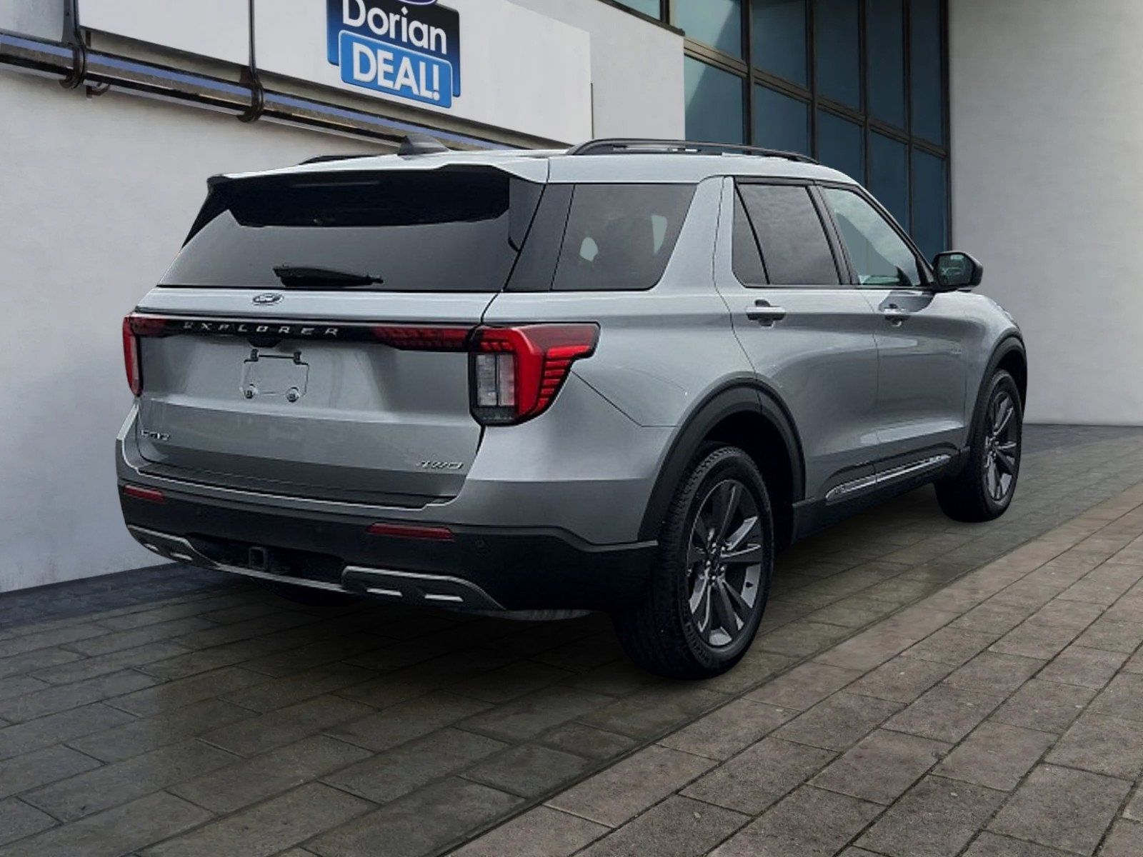 Used 2025 Ford Explorer Active w/ Active Comfort Package AWD/4WD image 3