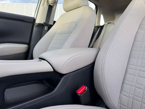 Used 2025 Honda HR-V LX image 25