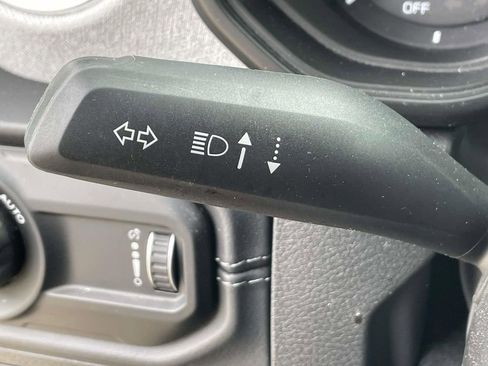 Used 2025 Jeep Wrangler Unlimited Sahara w/ Safety Group image 20