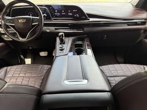 Certified 2024 Cadillac Escalade Premium Luxury Platinum w/ Heavy-Duty Trailer Package AWD/4WD image 24