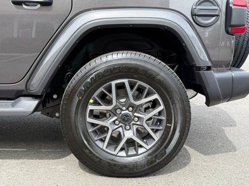 New 2026 Jeep Wrangler Unlimited Sahara AWD/4WD image 16