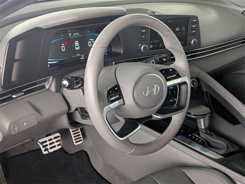 Used 2025 Hyundai Elantra Sport image 14