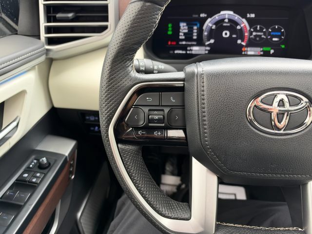 Used 2023 Toyota Sequoia Capstone AWD/4WD image 39