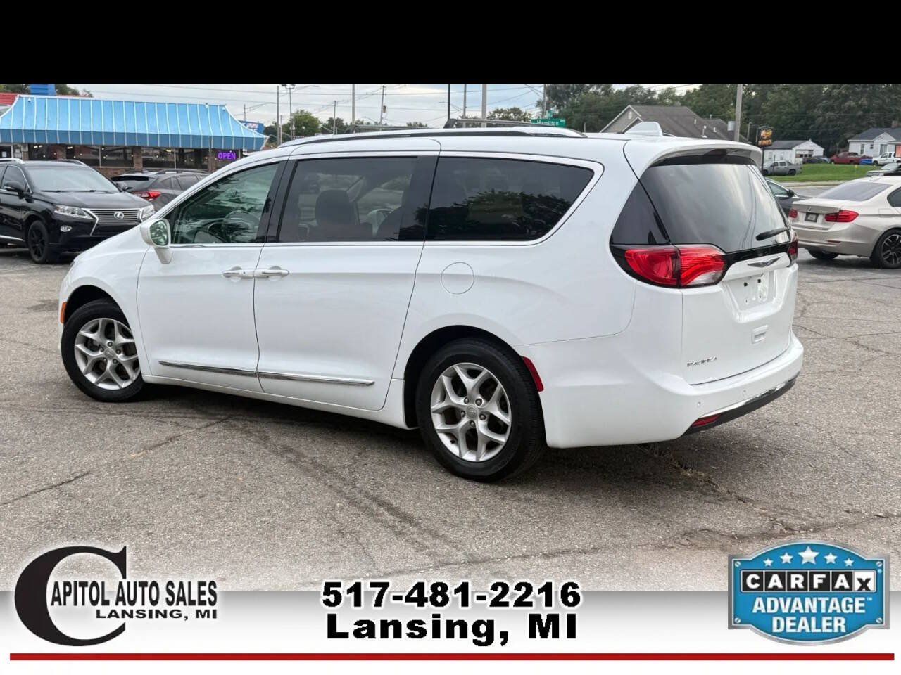 Used 2018 Chrysler Pacifica Touring-L Plus w/ Tire & Wheel Group FWD image 6