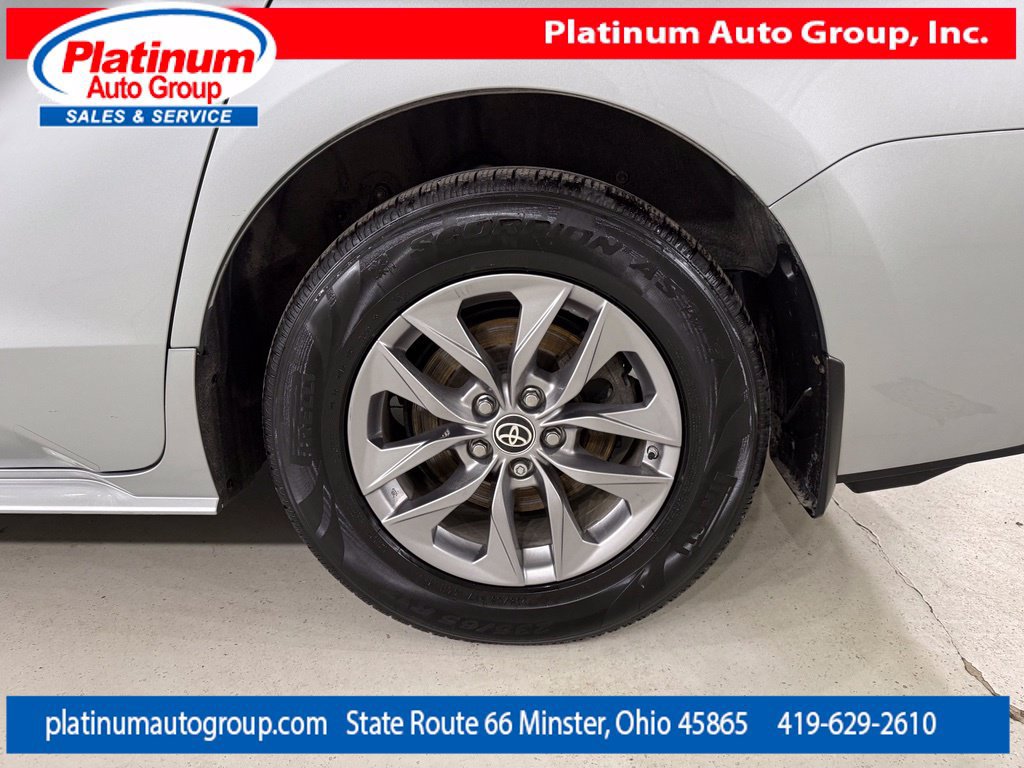 Used 2023 Toyota Sienna XLE AWD/4WD image 57