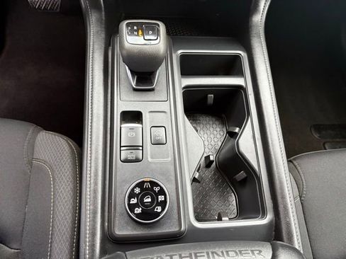 Used 2024 Nissan Pathfinder S image 19