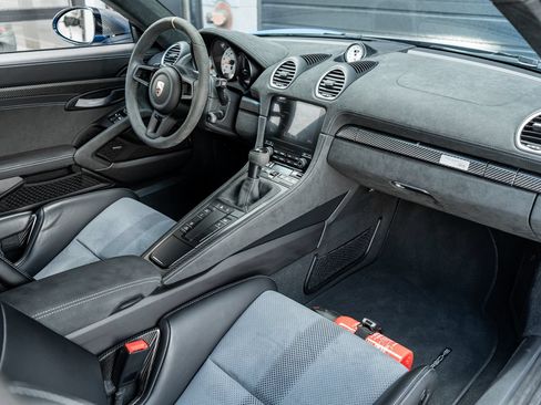 Used 2025 Porsche 718 Cayman GT4 RS RWD image 2