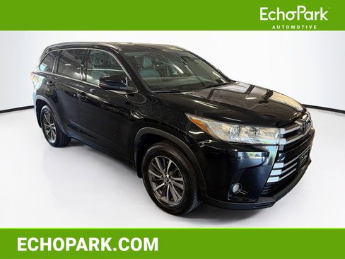 Used 2017 Toyota Highlander XLE w/ Carpet Mat Package AWD/4WD image 1