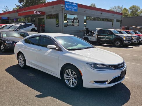 Used 2015 Chrysler 200 Limited FWD image 9