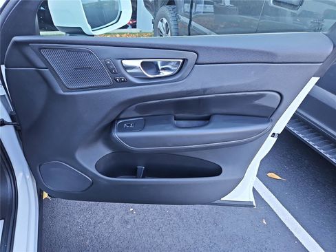 Used 2021 Volvo XC60 T6 Inscription w/ Climate Package image 29