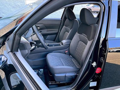 Certified 2025 Nissan Kicks SV w/ Illumination Package image 18