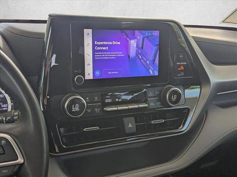 Used 2024 Toyota Highlander LE image 14