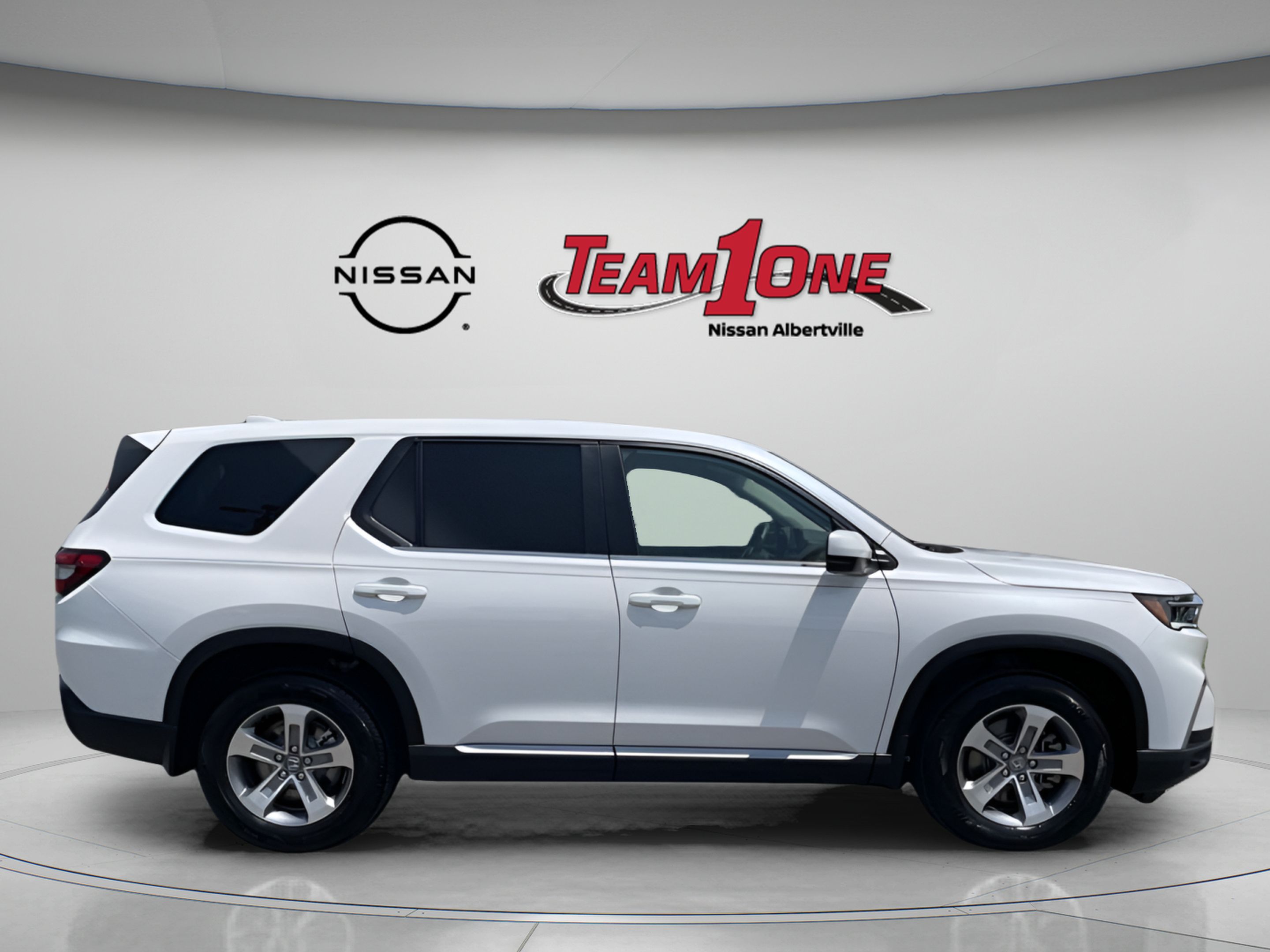 Used 2025 Honda Pilot EX-L image 9
