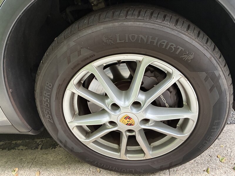 Used 2017 Porsche Cayenne AWD/4WD image 40