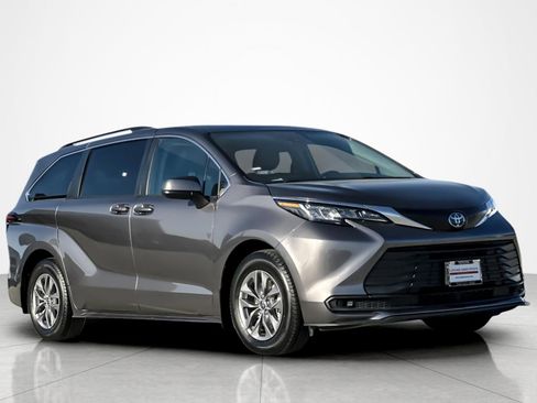 Certified 2023 Toyota Sienna LE w/ LE Plus Package image 7