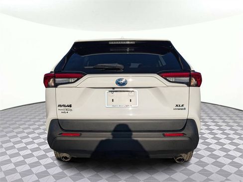 Used 2022 Toyota RAV4 XLE image 4
