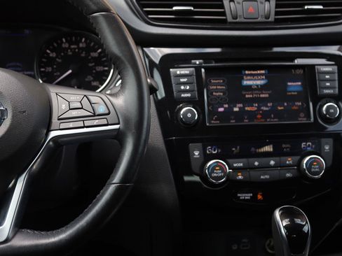 Used 2019 Nissan Rogue Sport SV w/ Technology Package FWD image 33