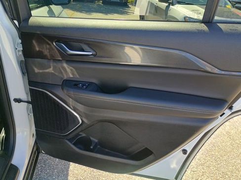 Used 2022 Jeep Grand Cherokee L Laredo image 15