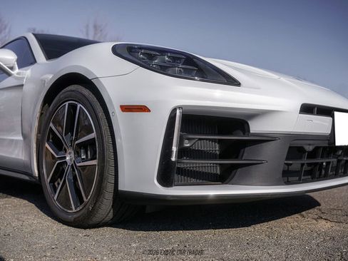 Used 2024 Porsche Panamera 4 w/ Premium Package image 35