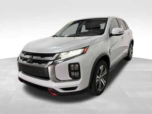 Used 2023 Mitsubishi Outlander Sport SE image 2