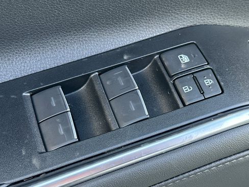 New 2026 Toyota Highlander XLE image 12