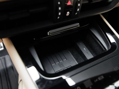 Certified 2025 Porsche Cayenne S AWD/4WD image 23