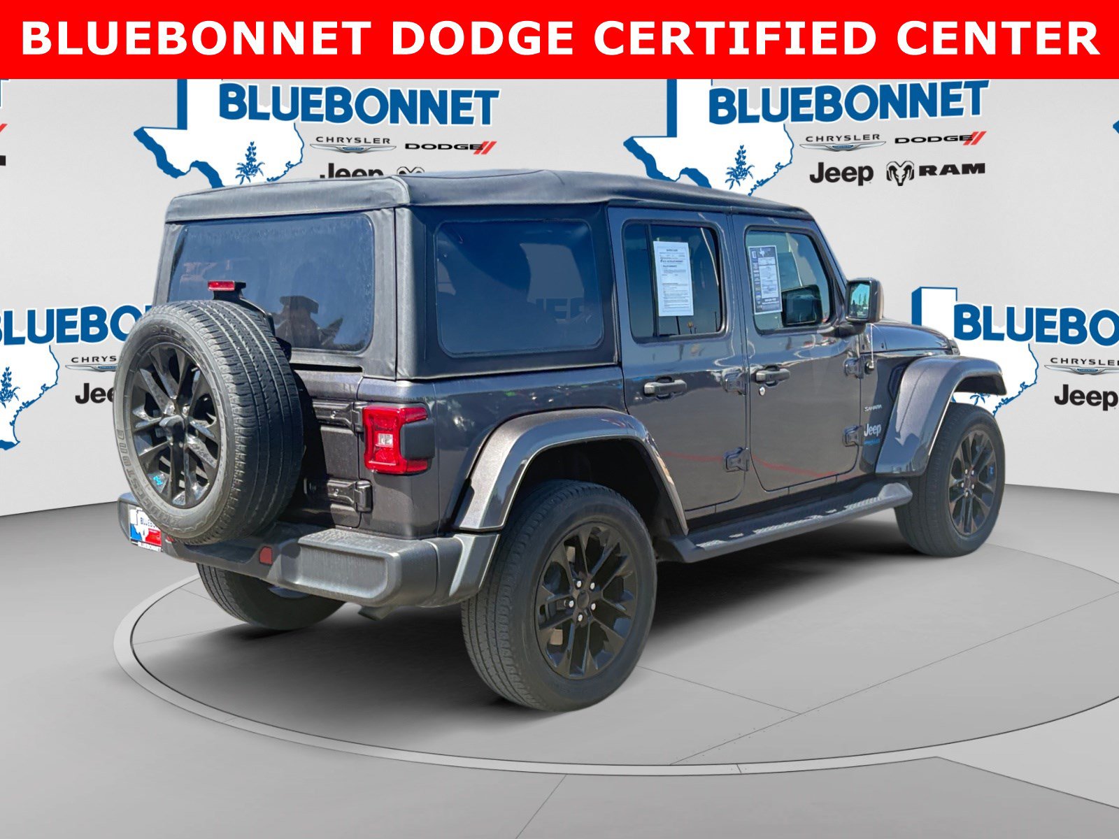 Used 2022 Jeep Wrangler Unlimited Sahara AWD/4WD image 5