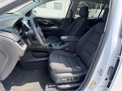 Used 2024 GMC Terrain SLE w/ Driver Convenience Package FWD image 13