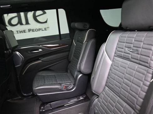 Used 2024 Cadillac Escalade ESV Premium Luxury Platinum image 23