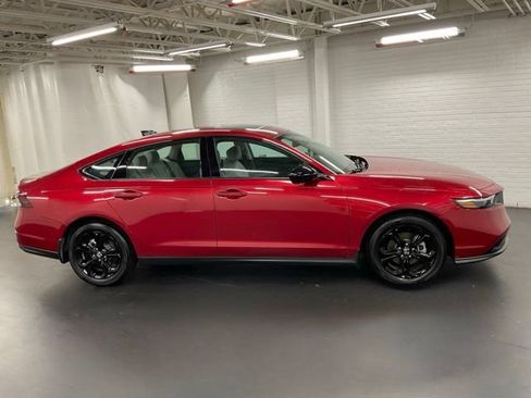Certified 2025 Honda Accord SE image 6