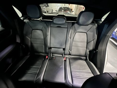 Used 2020 Porsche Cayenne AWD/4WD image 12