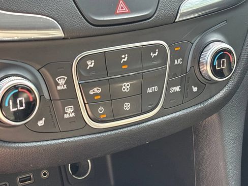 Used 2019 Chevrolet Equinox LT AWD/4WD image 28