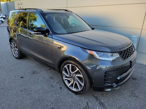 Used 2024 Land Rover Discovery Dynamic SE image 9