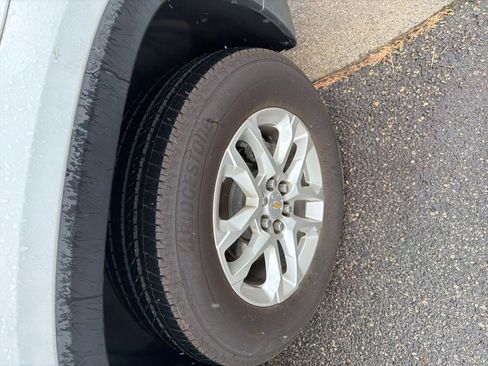 Used 2019 Chevrolet Traverse LT FWD image 9